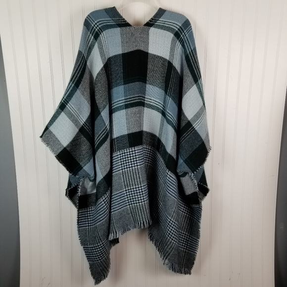 Steve Madden Shawl Open Front Poncho Checked Plaid Wrap Layer OSFM Fringe Soft - Picture 2 of 6